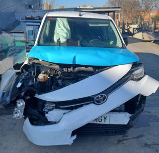 Toyota Proace City 2023 con golpe !!