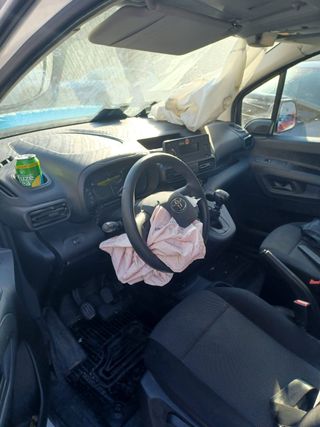 Toyota Proace City 2023 con golpe !!