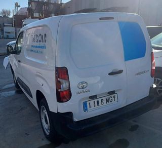 Toyota Proace City 2023 con golpe !!