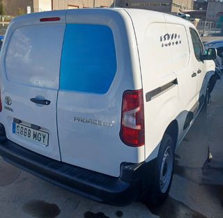 Toyota Proace City 2023 con golpe !!