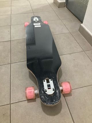 Patineta Longboard Negra Ruedas Rosas