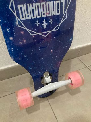 Patineta Longboard Negra Ruedas Rosas