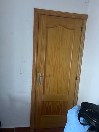 Puerta de madera interior