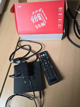 TV Box Android W95 4K WiFi – Como nuevo + mando