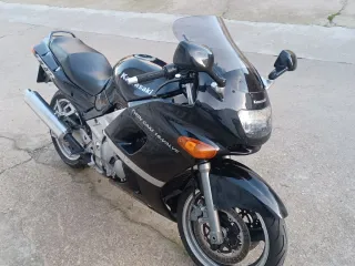 Kawasaki ZZ-R600: Entera o por piezas