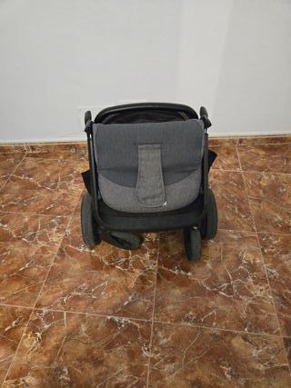 Carrito de bebé gris