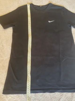 T-shirt Nike nera taglia S