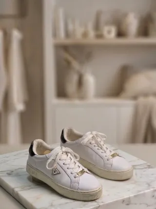 Sneakers Guess bianche con dettagli oro