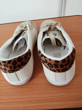 Zapatillas Beige y Doradas Mujer