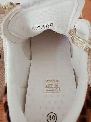 Zapatillas Beige y Doradas Mujer