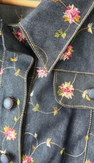 Cazadora vaquera bordada