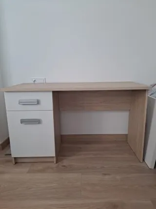Escritorio pequeño madera y blanco