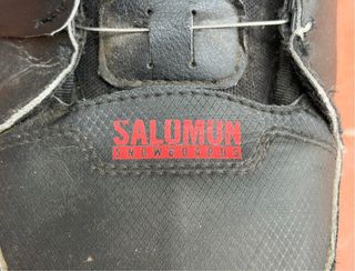 Snowboard con scarponi