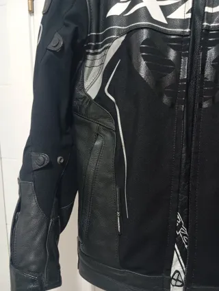 Chaqueta Moto IXON Negra y Blanca