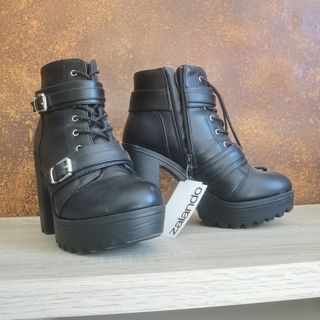 Botines de tacón negros con plataforma