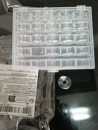 25 Canillas de costura con caja organizadora