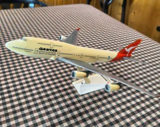Maqueta Avión Boeing 747 QANTAS 30x25 cm.
