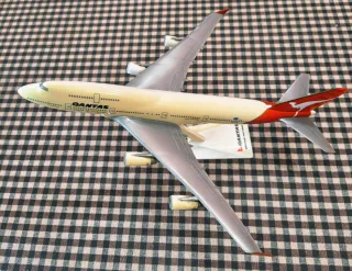 Maqueta Avión Boeing 747 QANTAS 30x25 cm.