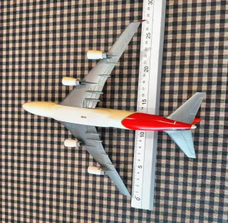 Maqueta Avión Boeing 747 QANTAS 30x25 cm.