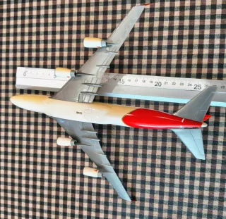 Maqueta Avión Boeing 747 QANTAS 30x25 cm.