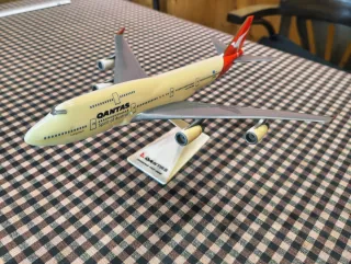 Maqueta Avión Boeing 747 QANTAS 30x25 cm.