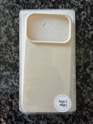 Funda iPhone 17 Pro Antideslizante a estrenar.