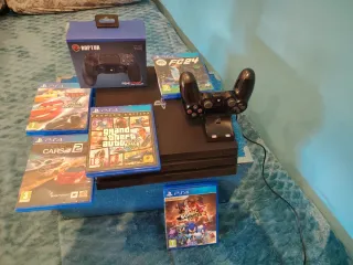 Consola PS4 Pro + 5 Giochi + Controller