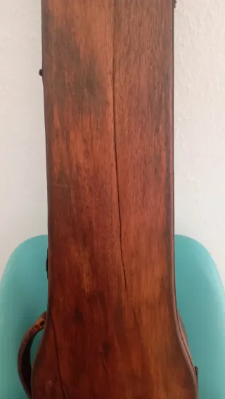 Funda de violín antigua de madera