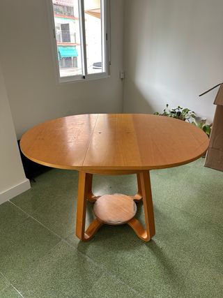 Mesa redonda de madera