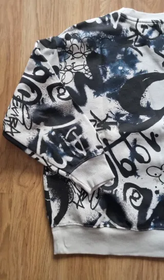 Sudadera Zara Graffiti. Talla 11-12 de niño