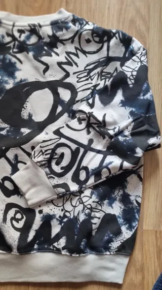 Sudadera Zara Graffiti. Talla 11-12 de niño