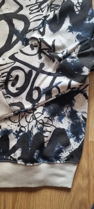 Sudadera Zara Graffiti. Talla 11-12 de niño