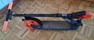 Patinete Oxelo naranja y negro