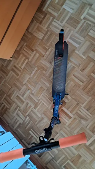 Patinete Oxelo naranja y negro