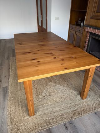 Mesa de comedor de madera maciza