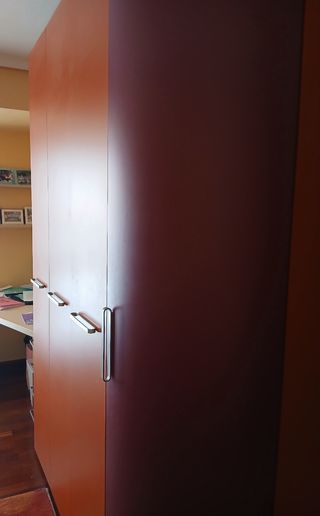 Dormitorio juvenil naranja y morado