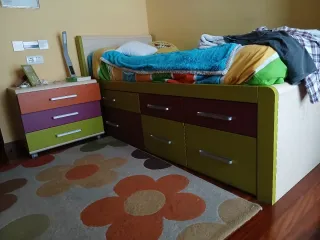 Dormitorio juvenil naranja y morado