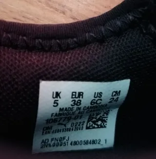 Botas de fútbol Puma naranjas y negras