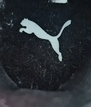 Botas de fútbol Puma naranjas y negras