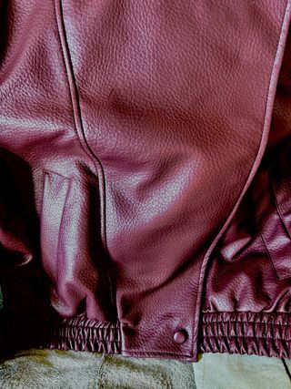 Cazadora efecto piel burdeos Talla M