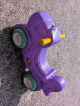 Caballo correpasillos Little Tikes morado