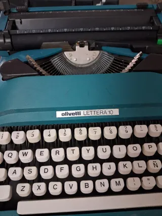 Máquina de escribir Olivetti Lettera 10