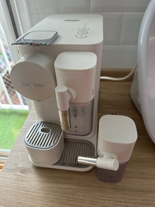 Cafetera Nespresso Lattissima One Blanca