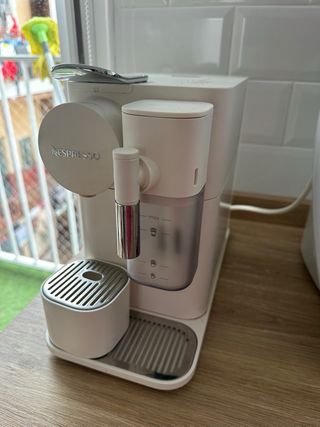 Cafetera Nespresso Lattissima One Blanca