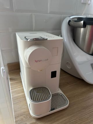 Cafetera Nespresso Lattissima One Blanca