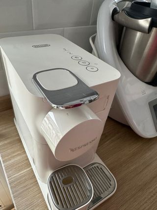 Cafetera Nespresso Lattissima One Blanca