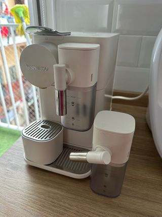 Cafetera Nespresso Lattissima One Blanca