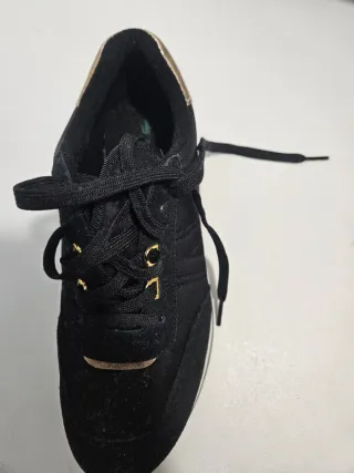 Zapatillas Lacoste Mujer Negras y Doradas