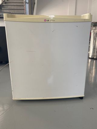 Mini nevera LG con congelador