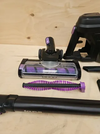 Aspirador escoba con accesorios